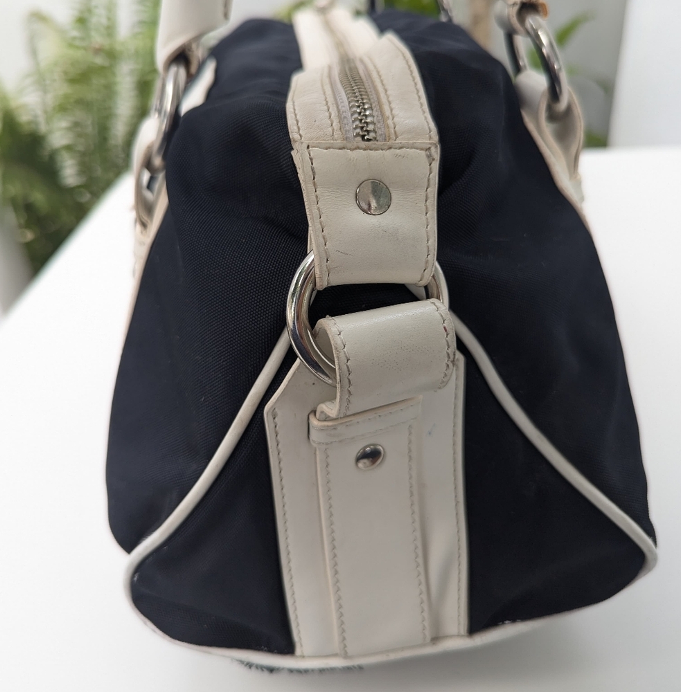 🌹 Burberry Black Bag with Classic Check Interior - Picture 9 of 13